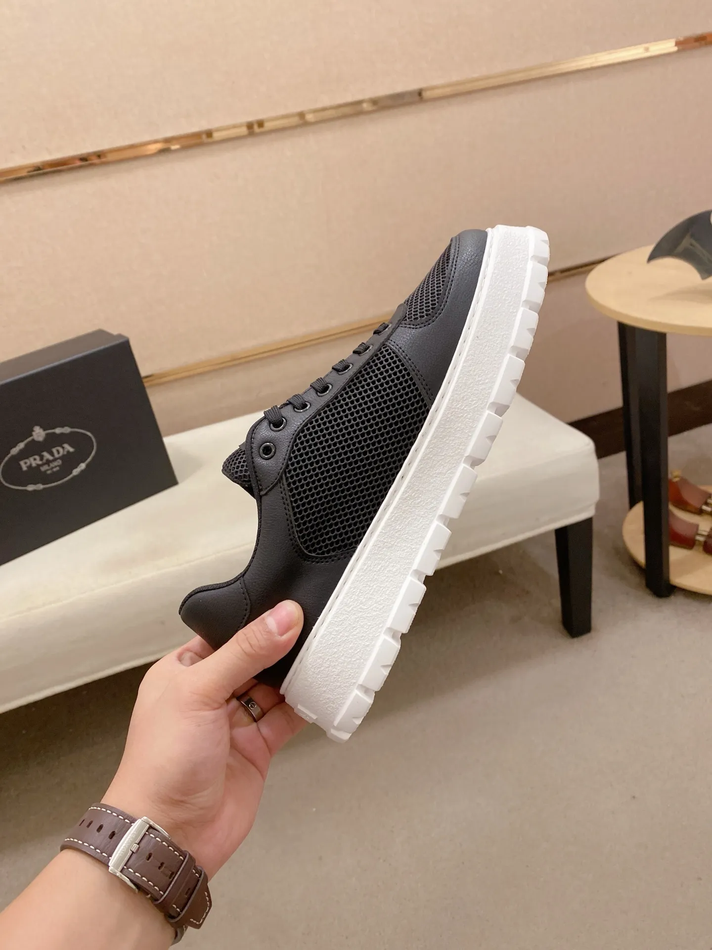 Men's men's shoes💰: 440💰[Prada～Prada] Trendy new styles are on the market. Same style as the official website. Counter quality. Original version. [Strong] [Strong] Imported selected first-layer cowhide. Comfortable and breathable sheepskin lining, fine workmanship, upper layer made of 100% pure cowhide, original last shape, comfortable on the feet, shoe sizes 38 to 44